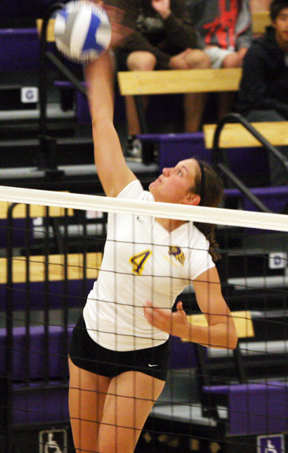 Volleyball Splits Weekend Sciac Matches California Lutheran University